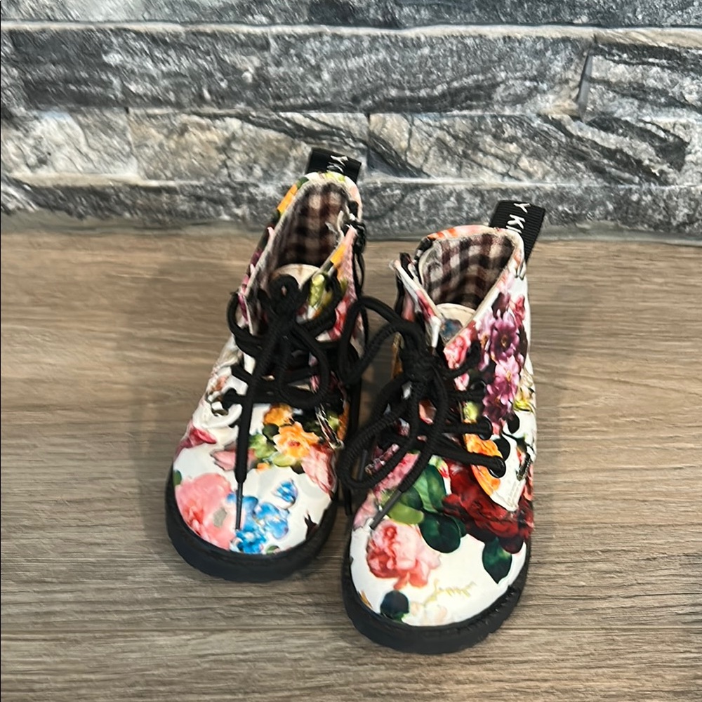 Black Floral Print Boots with Artistic‎ Design